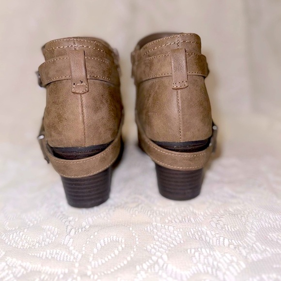 INDIGO RD. Western style faux leather brown boots heel strap buckle - Picture 2 of 8